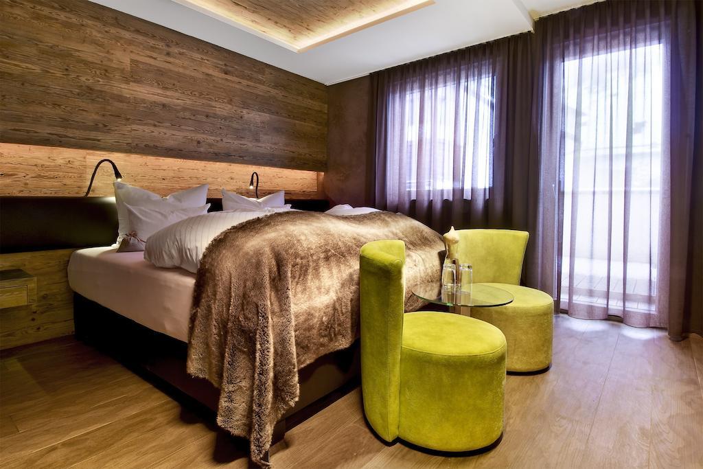 Pete Alpine Boutique Hotel - Klein Und Fein - Private Spa Suiten Und Zimmer Sankt Anton am Arlberg Phòng bức ảnh