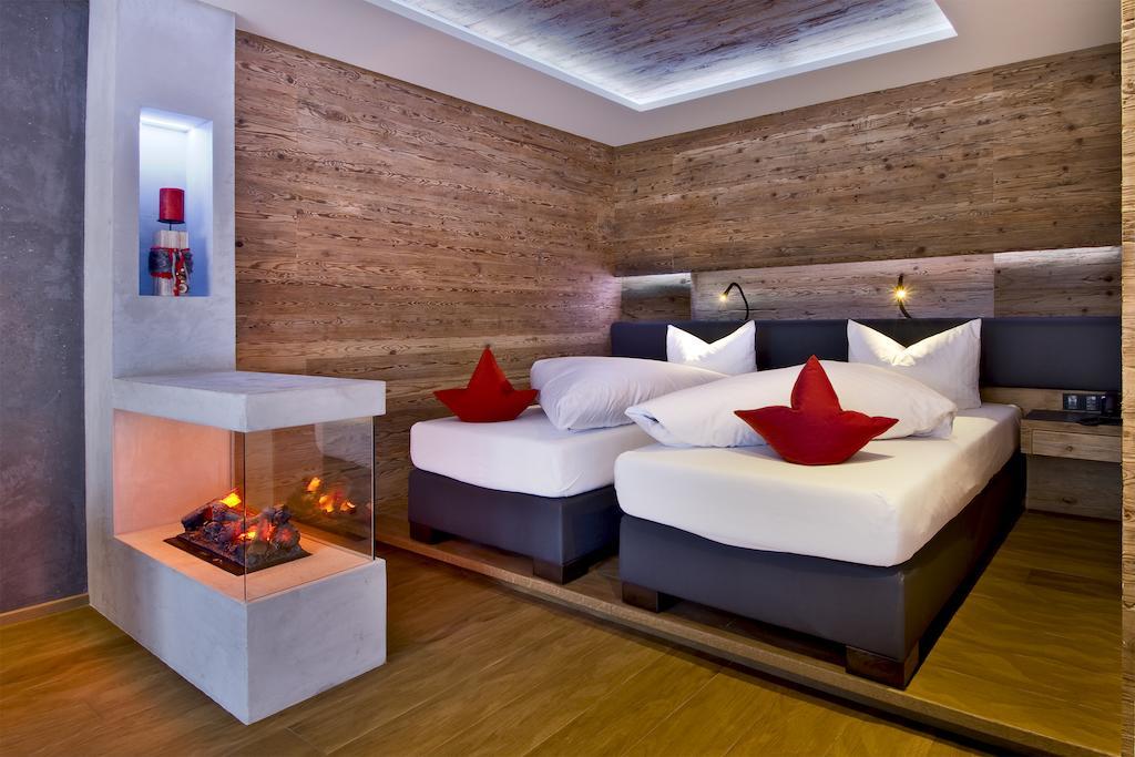 Pete Alpine Boutique Hotel - Klein Und Fein - Private Spa Suiten Und Zimmer Sankt Anton am Arlberg Phòng bức ảnh